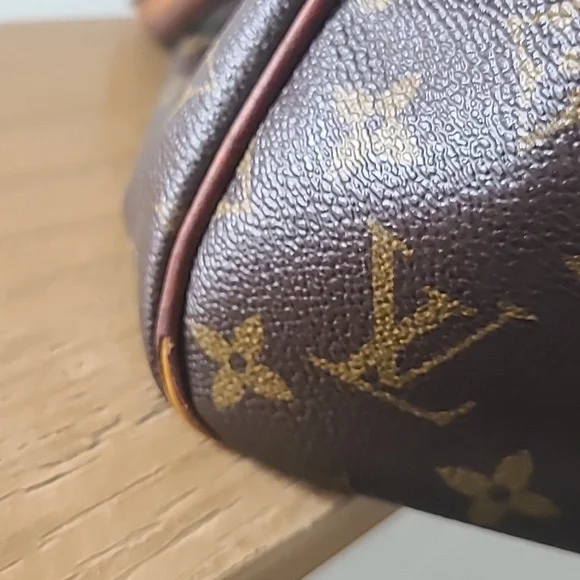 Louis Vuitton Brown Monogram Shoulder Bag - Picture 9 of 16